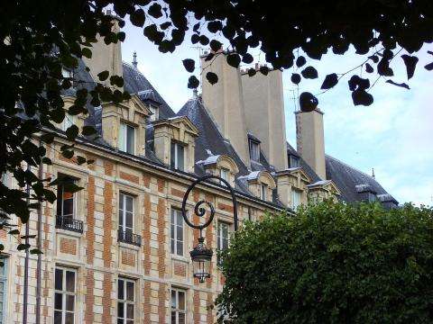 Découvrez la Maison Victor Hugo et la place des Vosges