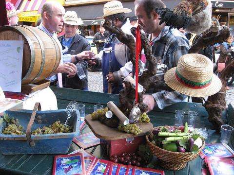 La Fête des Vendanges à Montmartre aux couleurs de la paix